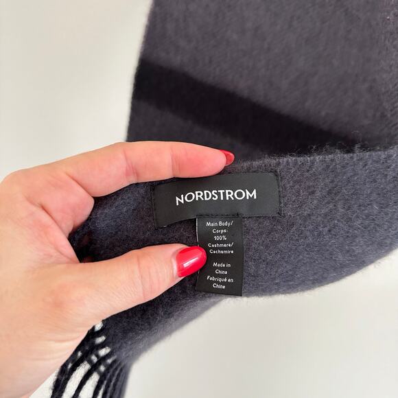 Nordstrom Cashmere Colorblock Fringe Hem Scarf Black/Gray OS - Picture 5 of 6